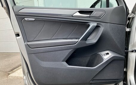 Volkswagen Tiguan II, 2018 год, 2 590 000 рублей, 26 фотография