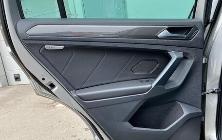 Volkswagen Tiguan II, 2018 год, 2 590 000 рублей, 28 фотография