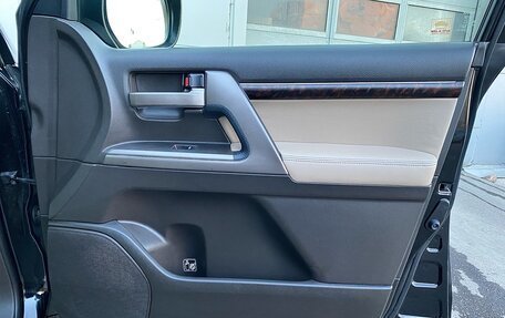 Toyota Land Cruiser 200, 2011 год, 2 440 000 рублей, 31 фотография