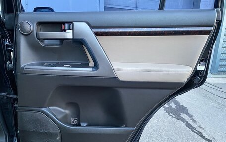 Toyota Land Cruiser 200, 2011 год, 2 440 000 рублей, 32 фотография