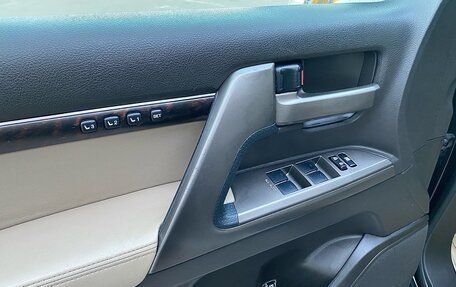 Toyota Land Cruiser 200, 2011 год, 2 440 000 рублей, 29 фотография
