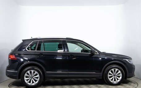 Volkswagen Tiguan II, 2020 год, 2 400 000 рублей, 4 фотография