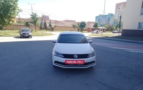 Volkswagen Jetta VI, 2015 год, 1 050 000 рублей, 2 фотография