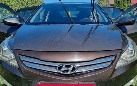 Hyundai Solaris II рестайлинг, 2015 год, 1 010 000 рублей, 2 фотография