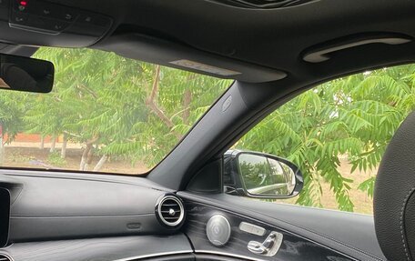 Mercedes-Benz E-Класс, 2017 год, 3 400 000 рублей, 30 фотография