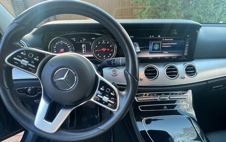 Mercedes-Benz E-Класс, 2019 год, 3 300 000 рублей, 5 фотография