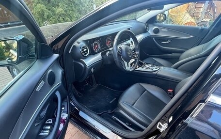 Mercedes-Benz E-Класс, 2019 год, 3 300 000 рублей, 3 фотография