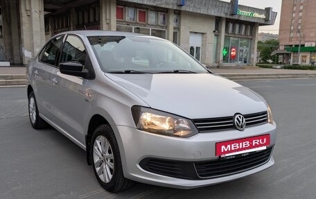 Volkswagen Polo VI (EU Market), 2013 год, 1 075 000 рублей, 2 фотография