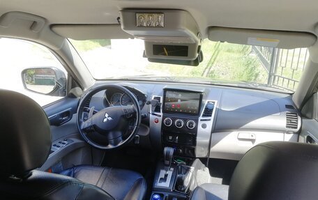 Mitsubishi Pajero Sport II рестайлинг, 2015 год, 2 500 000 рублей, 24 фотография