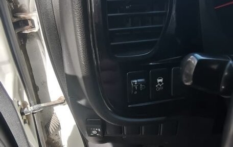 Mitsubishi Outlander III рестайлинг 3, 2012 год, 1 360 000 рублей, 9 фотография
