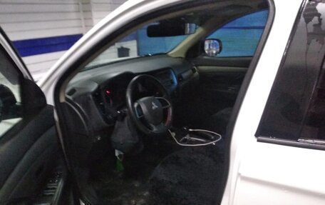 Mitsubishi Outlander III рестайлинг 3, 2012 год, 1 360 000 рублей, 4 фотография