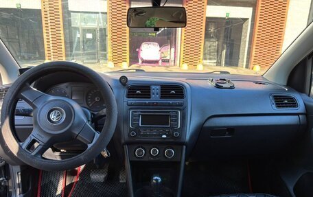 Volkswagen Polo VI (EU Market), 2012 год, 700 000 рублей, 11 фотография