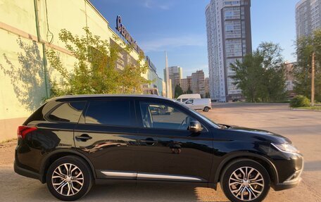Mitsubishi Outlander III рестайлинг 3, 2018 год, 2 300 000 рублей, 5 фотография