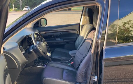 Mitsubishi Outlander III рестайлинг 3, 2018 год, 2 300 000 рублей, 7 фотография