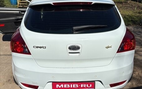 KIA cee'd I рестайлинг, 2011 год, 700 000 рублей, 15 фотография