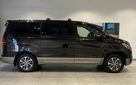 Hyundai Grand Starex Grand Starex I рестайлинг 2, 2018 год, 3 639 000 рублей, 4 фотография