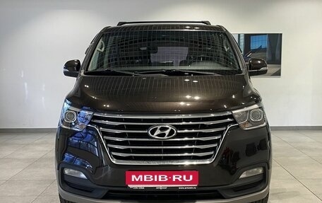 Hyundai Grand Starex Grand Starex I рестайлинг 2, 2018 год, 3 639 000 рублей, 2 фотография
