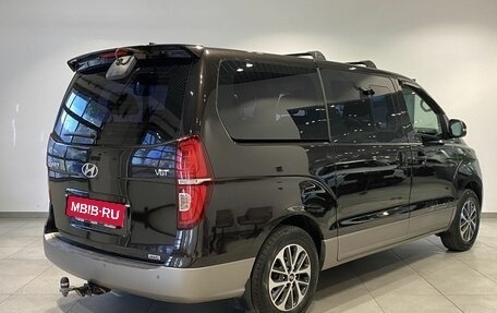 Hyundai Grand Starex Grand Starex I рестайлинг 2, 2018 год, 3 639 000 рублей, 5 фотография