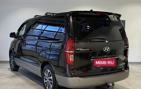 Hyundai Grand Starex Grand Starex I рестайлинг 2, 2018 год, 3 639 000 рублей, 7 фотография