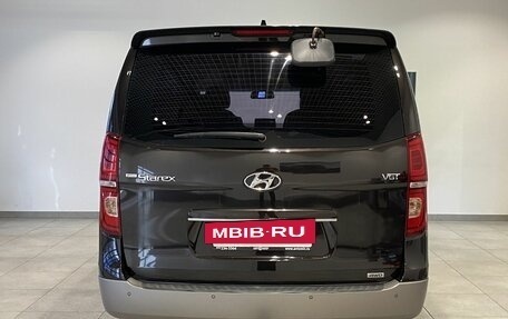 Hyundai Grand Starex Grand Starex I рестайлинг 2, 2018 год, 3 639 000 рублей, 6 фотография