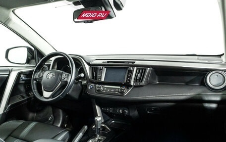 Toyota RAV4, 2017 год, 2 389 898 рублей, 9 фотография