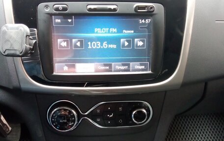 Renault Sandero II рестайлинг, 2015 год, 840 000 рублей, 11 фотография