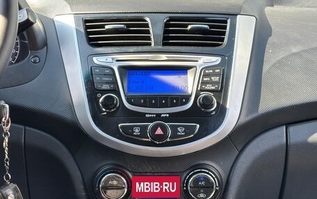 Hyundai Solaris II рестайлинг, 2013 год, 798 000 рублей, 19 фотография