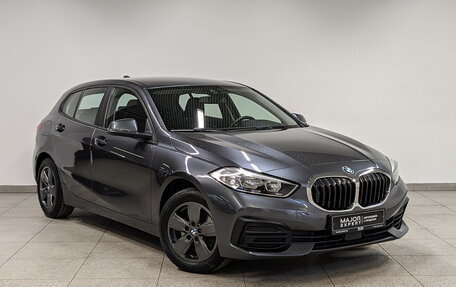 BMW 1 серия, 2019 год, 2 450 000 рублей, 3 фотография