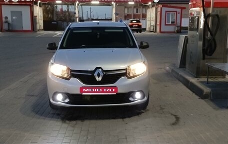 Renault Logan II, 2018 год, 1 100 000 рублей, 2 фотография