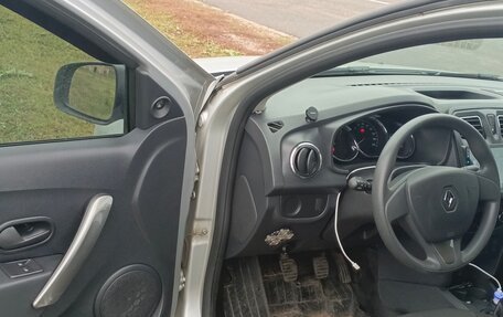 Renault Logan II, 2018 год, 1 100 000 рублей, 15 фотография