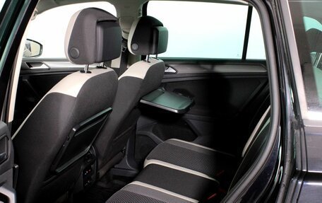 Volkswagen Tiguan II, 2019 год, 2 325 000 рублей, 17 фотография