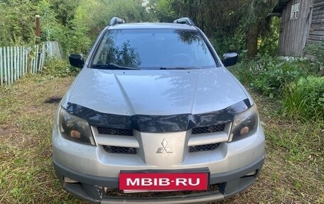 Mitsubishi Outlander III рестайлинг 3, 2003 год, 650 000 рублей, 38 фотография