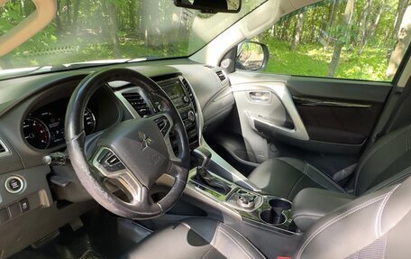 Mitsubishi Pajero Sport III рестайлинг, 2017 год, 2 800 000 рублей, 6 фотография