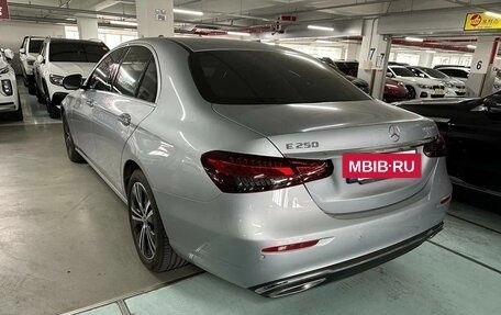 Mercedes-Benz E-Класс, 2022 год, 3 600 000 рублей, 9 фотография