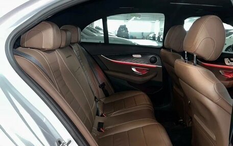 Mercedes-Benz E-Класс, 2022 год, 3 600 000 рублей, 15 фотография