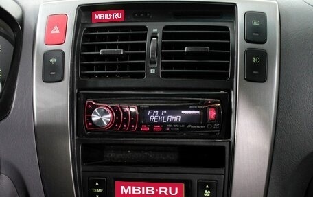 Hyundai Tucson III, 2005 год, 675 000 рублей, 13 фотография