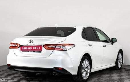 Toyota Camry, 2018 год, 2 749 000 рублей, 7 фотография
