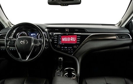 Toyota Camry, 2018 год, 2 749 000 рублей, 13 фотография