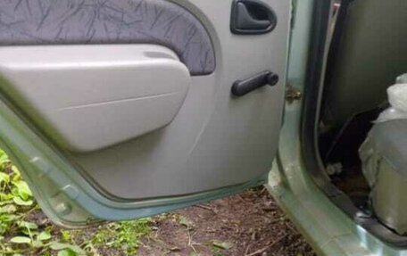 Renault Logan I, 2006 год, 200 000 рублей, 2 фотография