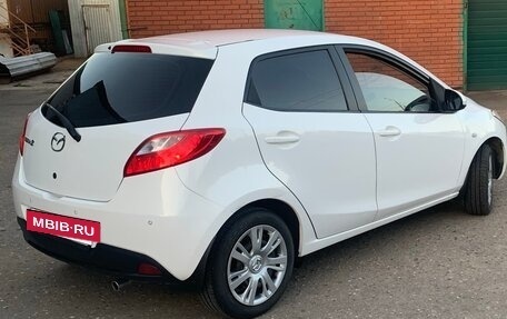 Mazda 2 III, 2013 год, 780 000 рублей, 3 фотография