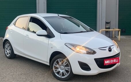 Mazda 2 III, 2013 год, 780 000 рублей, 2 фотография
