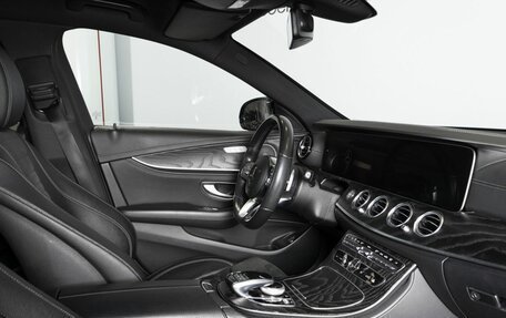 Mercedes-Benz E-Класс, 2020 год, 3 990 000 рублей, 4 фотография