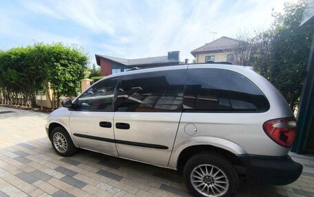 Chrysler Voyager IV, 2001 год, 370 000 рублей, 2 фотография