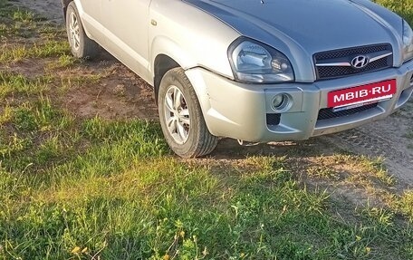 Hyundai Tucson III, 2008 год, 805 000 рублей, 2 фотография