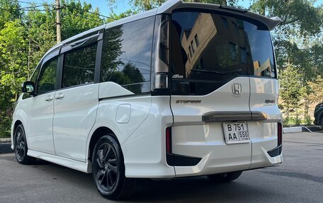 Honda Stepwgn IV, 2019 год, 3 170 000 рублей, 2 фотография