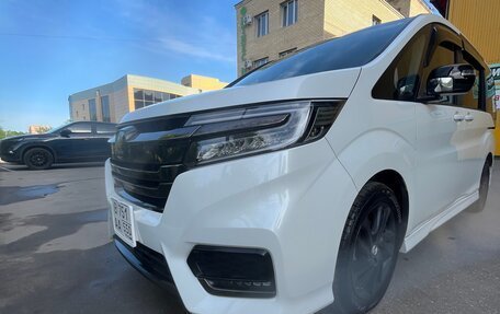 Honda Stepwgn IV, 2019 год, 3 170 000 рублей, 3 фотография