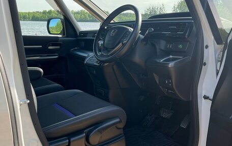 Honda Stepwgn IV, 2019 год, 3 170 000 рублей, 24 фотография