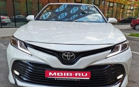 Toyota Camry, 2021 год, 2 390 000 рублей, 2 фотография