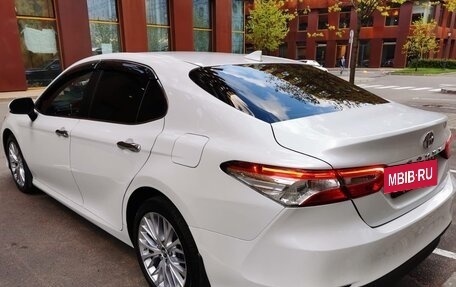 Toyota Camry, 2021 год, 2 390 000 рублей, 10 фотография