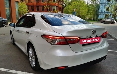 Toyota Camry, 2021 год, 2 390 000 рублей, 9 фотография